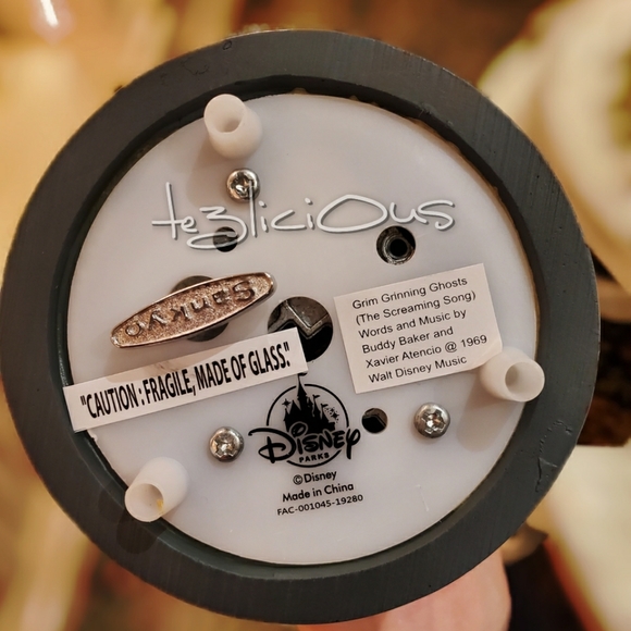 DISNEY PARKS HITCHHIKING GHOST MUSICAL SNOWGLOBE - Picture 7 of 7